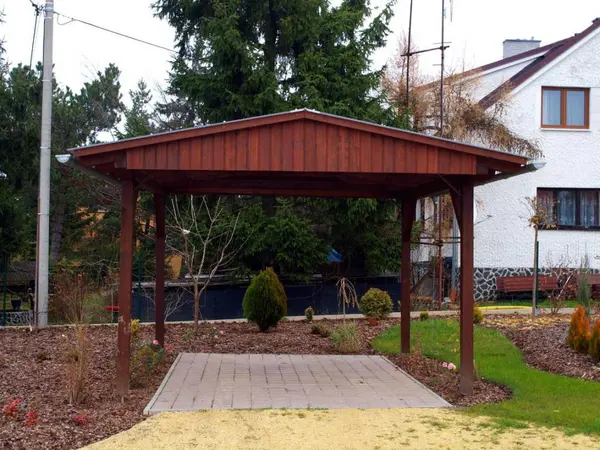 Dřevěná pergola a zahradní přístřešek