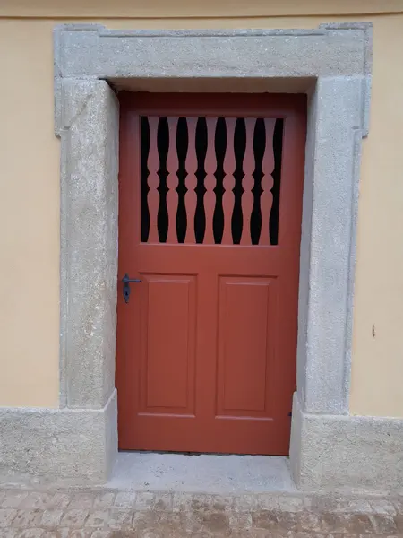 Dřevěné dveře a okna na zakázku